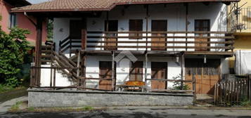 CASA SEMINDIPENDENTE A ROCCA CANAVESE