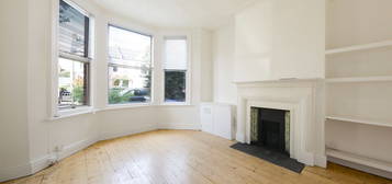 Flat for sale in Radcliffe Avenue, London NW10