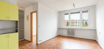 Byt 2+kk, 39 m², Pujmanové, Praha