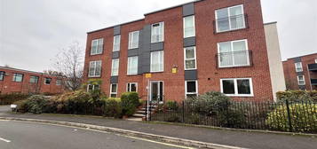 Flat to rent in Sheen Gardens, Manchester M22