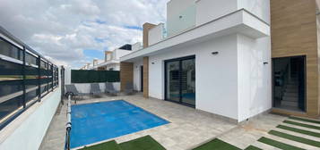 Casa o chalet independiente en venta en avenida de Roldán