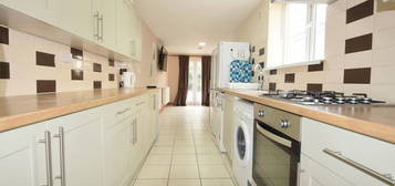 6 bed terraced house to rent