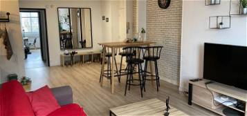 Appartement meublé  à louer, 4 pièces, 3 chambres, 80 m²