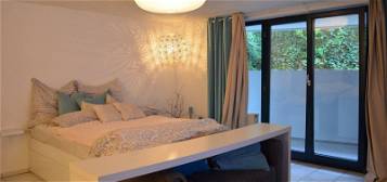 Ideal für Singles - 1-Zimmer Souterrain-Wohnung mit Terrasse!