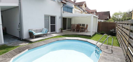 Moderne Wohnoase mit Pool in sonniger Lage!