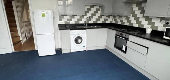 3 bed flat to rent