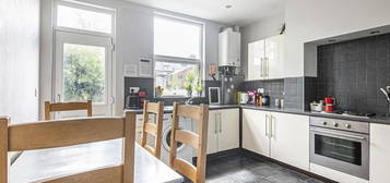 5 bedroom terraced house to rent