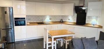 2 bed flat to rent