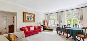 Flat to rent in Grove End Road, St Johns Wood, London NW8