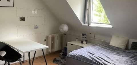 Freundliche und helle 3-Zimmer-Dachgeschosswohnung in Krefeld