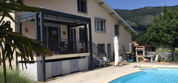 Maison familiale Foix, 6 chambres sur un grand terrain clôturé