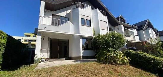 Renoviertes Reiheneckhaus mit Garten, Terrasse, Balkon (3x) und Garage in Wiesbaden - Erbenheim!