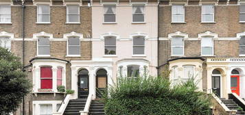 Maisonette to rent in Wray Crescent, London N4