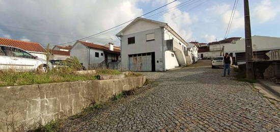 Andar de Moradia T2 em Quinchães, Fafe