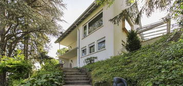 Panoramausblick: Wunderschönes Einfamilienhaus mit Einliegerwohnung in bester Lage in ES-Zollberg