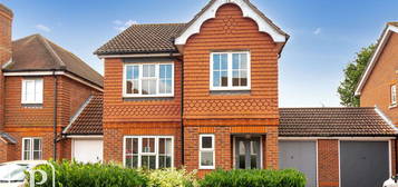 3 bed link detached house for sale