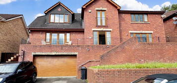 4 bed detached house for sale