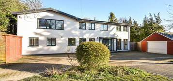 5 bedroom detached house