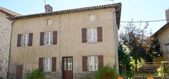 Maison en pierre à rénover avec dépendances et jardin