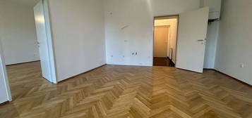 Charmante Altbauwohnung am Beginn der Hohen Warte! 50 Meter neben dem Setagayapark. Gute Anbindung! Saniertes Altbau-Zinshaus.