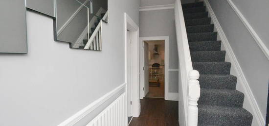 4 bedroom terraced house to rent