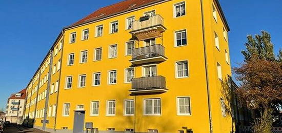 Frisch renovierte und bezugsfertig - helle 3-Raumwohnung mit Balkon