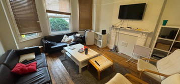 6 bedroom flat to rent