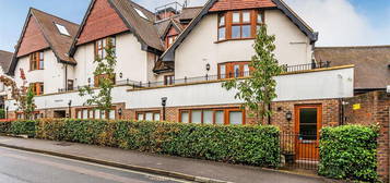 Maisonette for sale in Hoskins Road, Oxted RH8