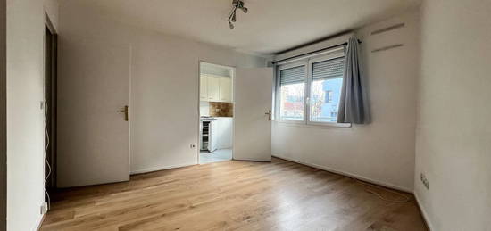 Studio  à louer, 1 pièce, 28 m², Étage 1/3