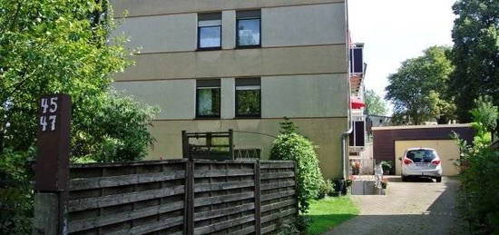 super schicke und geräumige 2 Zimmer-Dachgeschoss-Wohnung in Broich mit Balkon in kleiner Wohneinheit