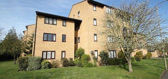 Flat to rent in The Rowans, Woking GU22