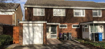 3 bedroom semi-detached house to rent