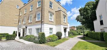 End terrace house to rent in Egerton Drive, Isleworth TW7
