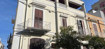 Casa indipendente in vendita in via Ricciotto Canudo, 101