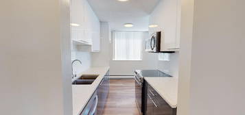 1355 W 14th Ave #205, Vancouver, BC V6H 1R2