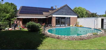 Familienfreundliches, freistehendes und modernisiertes Einfamilienhaus mit schönem Pool