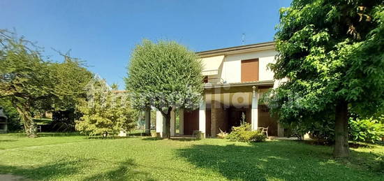 Villa unifamiliare 280 m², Vertemate con Minoprio