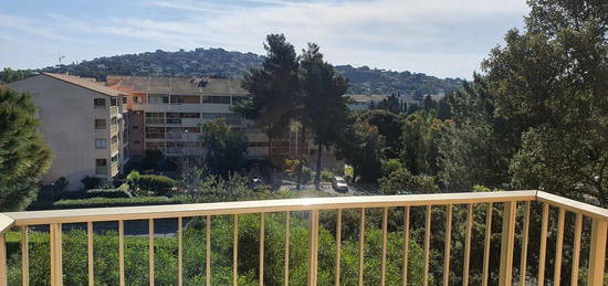 Loue grand studio a ste maxime avec balcon