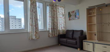 Flat to rent in Tilehurst Court, Kersal Way, Salford M7