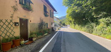 CASA SEMINDIPENDENTE A TORRIGLIA