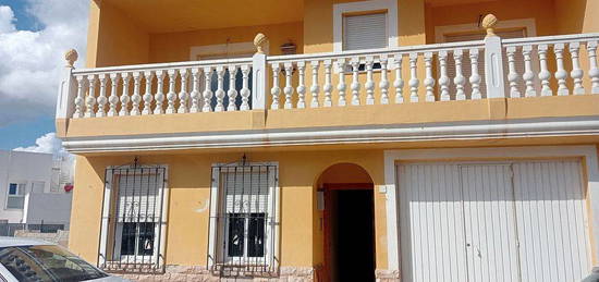 Casa en avenida María Andreses en Carboneras