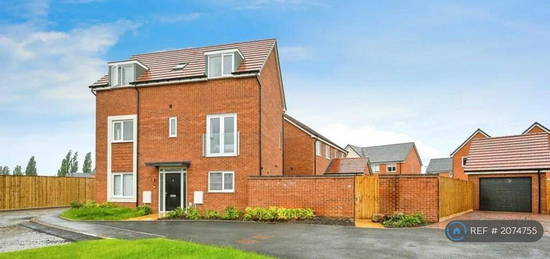 4 bedroom detached house