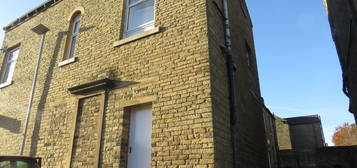 Flat to rent in Burley Street, Elland HX5