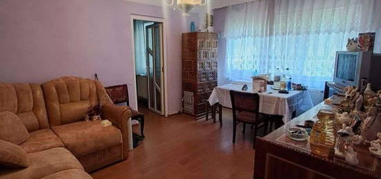 De vanzare apartament 2 camere spatios, 2 boxe, 39000 euro