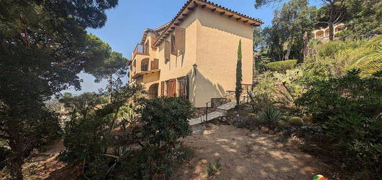 Chalet en calle Heidelberg en Canyelles - Montgoda, Lloret de Mar