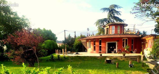 Maison atypique avec piscine, villa ronde et cozy, exceptionelle, calme, avec extension separé