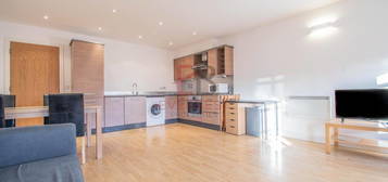 3 bed flat to rent