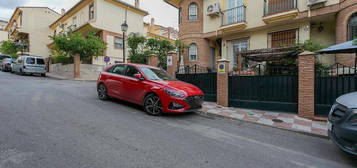 Casa en calle Las Cruces en Zubia (La)