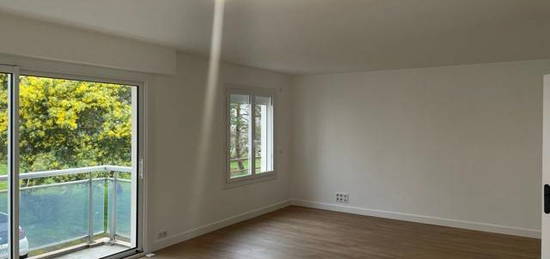 Appartement  à louer, 3 pièces, 2 chambres, 84 m²