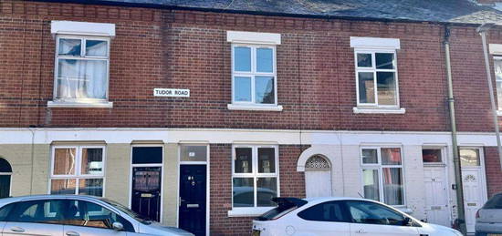 Terraced house to rent in Tudor Road, Leicester LE3